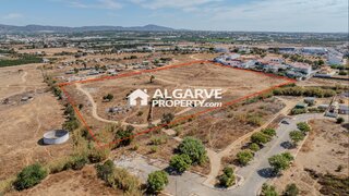 Terreno de 31 120 m² em Faro