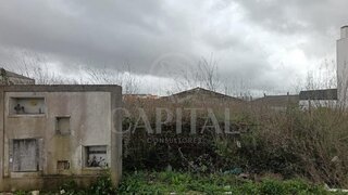 Land for sale in Arruda dos Vinhos, Portugal — €85,000