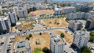 Terreno de 695 m² em Faro