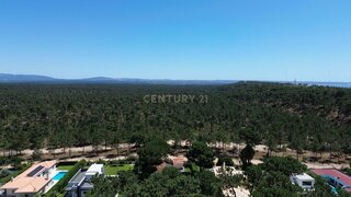 Land for sale in Almada, Portugal — €880,000