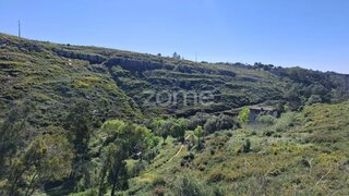 Terreno em Cascais · 18 479 m² · 1 800 000 €
