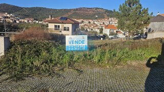 Land for sale in Vila Flor, Portugal — €28,000