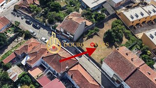 Terreno de 663 m² em Porto