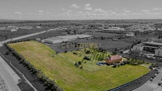 Terreno de 31 681 m² em Évora