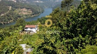 Land for sale in Cinfães, Portugal — €65,000