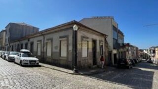 Terreno de 932 m² em Porto