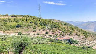 Terreno para venda em Peso da Régua, Portugal — 45 000 €
