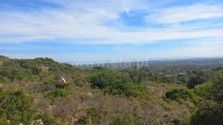 Terreno de 1880 m² em Faro