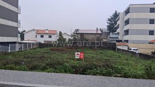 Land for sale in Paredes, Portugal — €98,000