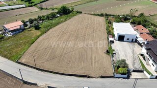 Land for sale in Oliveira de Azeméis, Portugal — €216,000