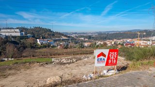 Land for sale in Paredes, Portugal — €72,500