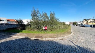 Land for sale in Santa Maria da Feira, Portugal — €88,500