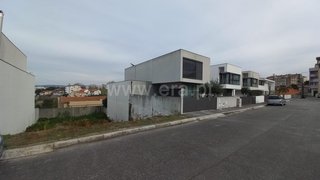 Land for sale in Vila Nova de Gaia, Portugal — €98,000