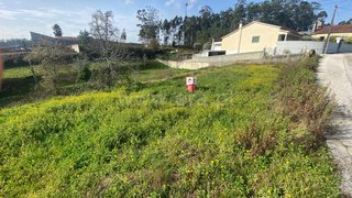 Terreno de 330 m² em Leiria