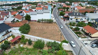 Terreno de 890 m² em Leiria