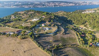 Land for sale in Almada, Portugal — €1,165,000