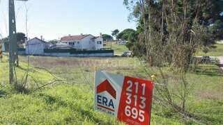 Land for sale in Sesimbra, Portugal — €395,000