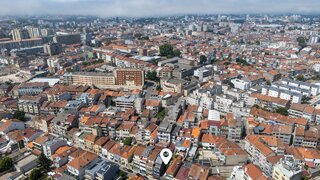 Terreno de 98 m² em Porto