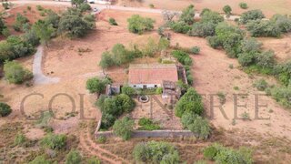 Terreno em São Brás de Alportel · 33 262 m² · 680 000 €
