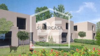 Land for sale in Marinha Grande, Portugal — €110,000