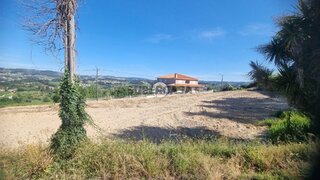 Land for sale in Felgueiras, Portugal — €65,000