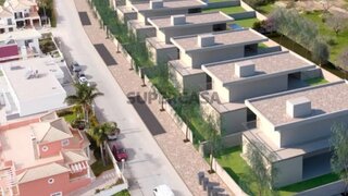 Land for sale in Lagoa, Portugal — €190,000