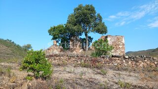Terreno · 312 400 m² · 430 000 €