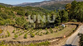 Terreno em Arcos de Valdevez · 1711 m² · 25 000 €