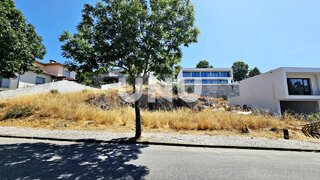 Terreno de 702 m² em Viseu