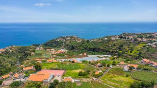 Land for sale in Calheta (Madeira), Portugal — €280,000