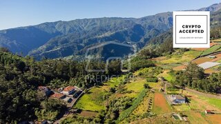 Land for sale in Santana, Portugal — €200,000