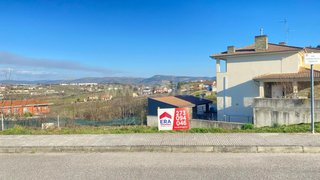 Terreno de 596 m² em Bragança