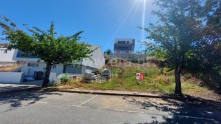 Terreno de 426 m² em Bragança