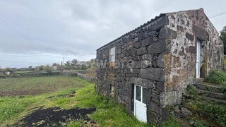 Land for sale in Lajes do Pico, Portugal — €68,000