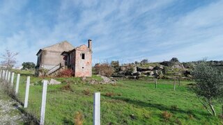 Land for sale in Oliveira do Hospital, Portugal — €87,500