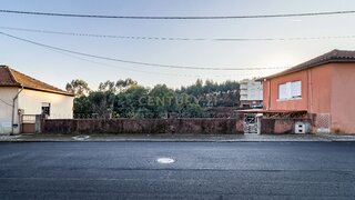 Land for sale in São João da Madeira, Portugal — €74,900