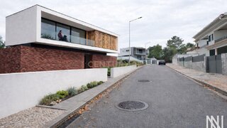 Terreno de 402 m² em Setúbal