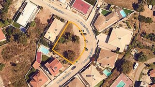Terreno de 816 m² em Setúbal