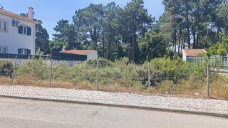 Terreno de 594 m² em Setúbal
