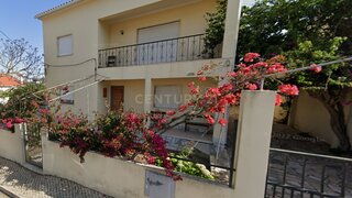 Land for sale in Almada, Portugal — €399,900