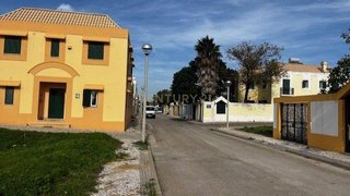 Terreno de 607 m² em Faro
