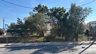 Terreno para venda em Almada, Portugal — 300 000 €