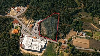 Terreno de 8577 m² em Leiria