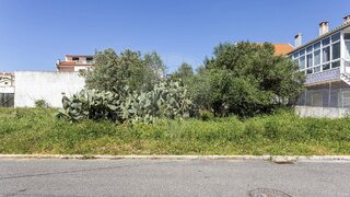 Land for sale in Loures, Portugal — €89,000