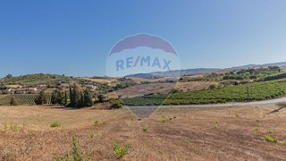 Land for sale in Arruda dos Vinhos, Portugal — €64,900