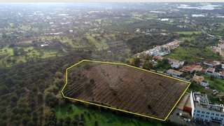 Terreno de 22 000 m² em Faro