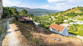 Land for sale in Cinfães, Portugal — €13,500