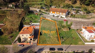 Terreno de 740 m² em Braga