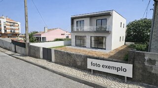 Land for sale in Amadora, Portugal — €85,000