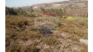 Land for sale in Paredes, Portugal — €76,500